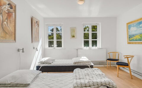 Ejnarine - 600M to the Fjord: Meubles, Design Intérieur, Lit, Sol, Sol, Mur, Chambre, Bois, Plafond, Literie
