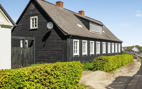 Ejnarine - 600M to the Fjord: Bâtiment, Fenêtre, Maison, Toit, Chalet, Façade, Architecture, Domicile, Siding, Porte