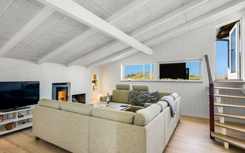 Senija - 334M from the Sea: Bois, Plafond, Sol, Design Intérieur, Sol, Canapé, Pièce, Meubles, Salon, Parquet