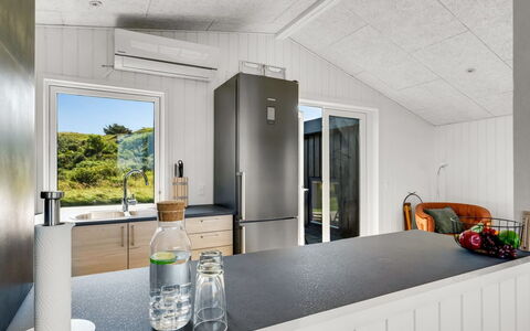 Senija - 334M from the Sea: Bois, Sol, Cuisine, Comptoir, Appareil De Cuisine, Design Intérieur, Sol, Principaux Appliance, Électroménager, Plafond