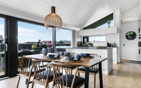 Ata - 400M from the Sea: Meubles, Design Intérieur, Sol, Sol, Plafond, Pièce, Chaise, Table, Appartement, Table Cuisine Et Salle A Manger