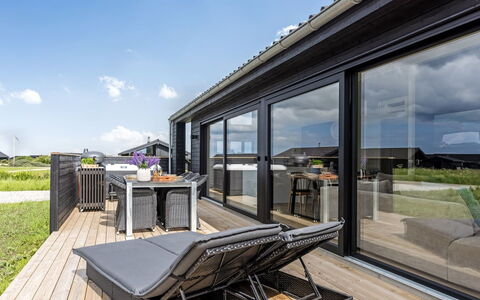 Ata - 400M from the Sea: Meubles, Design Intérieur, Sol, Sol, Plafond, Pièce, Chaise, Table, Appartement, Table Cuisine Et Salle A Manger