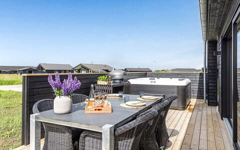 Ata - 400M from the Sea: Meubles, Design Intérieur, Sol, Sol, Plafond, Pièce, Chaise, Table, Appartement, Table Cuisine Et Salle A Manger