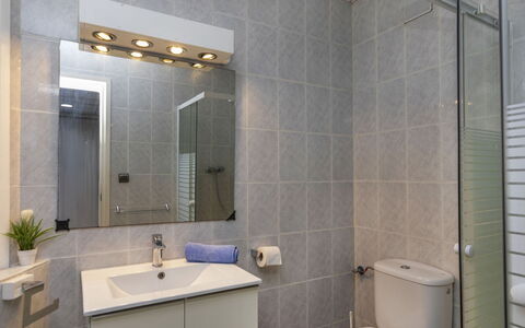 Rosa Maria: Salle De Bains, Design Intérieur, Luminaire Plomberie, Sol, Mur, Lavabo, Sol, Évier, Plafond, Robinet