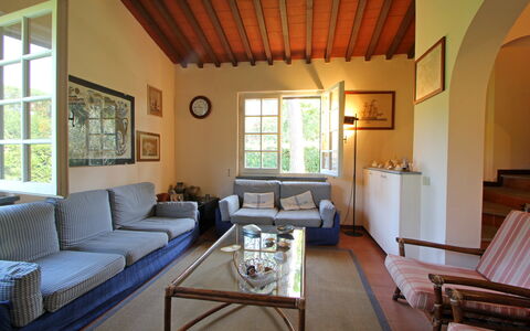 Villa Maddalena: Table, Meubles, Canapé, Propriété, Fenêtre, Bâtiment, Bois, Design Intérieur, Maison, Architecture