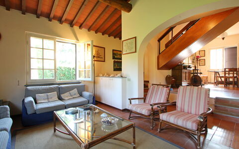 Villa Maddalena: Meubles, Propriété, Canapé, Bois, Fenêtre, Table, Éclairage, Design Intérieur, Bâtiment, Cadre