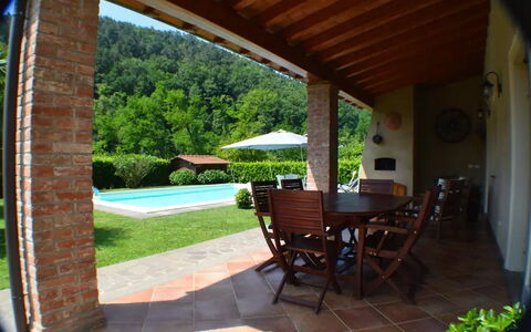Villa Carducci: Plante, Meubles, Propriété, Table, Chaise, Bâtiment, Pot De Fleur, Ombre, Mobilier De Jardin, Design Intérieur