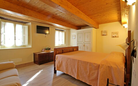 Casa Montebello: Meubles, Fenêtre, Confort, Bâtiment, Bois, Lampe, Sol, Cadre De Lit, Table, Dur
