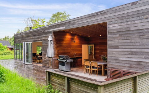 Zezilie - 500M from the Sea: Toit, Chalet, Domicile, Ombre, Siding, Ferme, Porche, Structure En Plein Air, Batiments Jardin