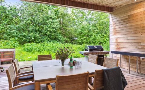 Zezilie - 500M from the Sea: Toit, Chalet, Domicile, Ombre, Siding, Ferme, Porche, Structure En Plein Air, Batiments Jardin