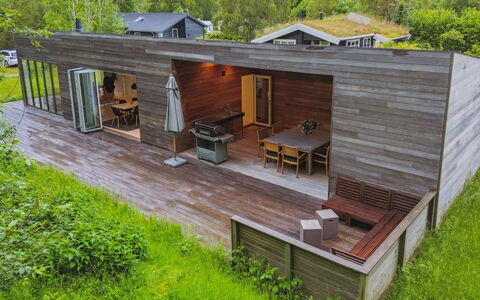 Zezilie - 500M from the Sea: Toit, Maison, Domicile, Chalet, Porte, Siding, Plate-Forme, Porche, Planche, Dur
