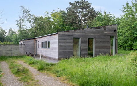Zezilie - 500M from the Sea: Toit, Maison, Domicile, Chalet, Porte, Siding, Plate-Forme, Porche, Planche, Dur