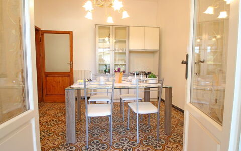 Casa Leonardo: Meubles, Table, Bois, Éclairage, Design Intérieur, Chaise, Sol, Mur, Sol