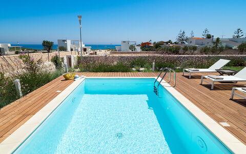 Villa Pachino: Ciel, L'Eau, Bâtiment, Plante, Propriété, Piscine, Bleu Azur, Rectangle, Ombre, Arbre