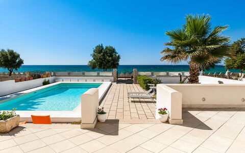 Villa Cornino: L'Eau, Ciel, Propriété, Plante, Arbre, Bâtiment, Ombre, Mobilier De Jardin, Piscine, Zone Résidentielle