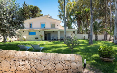 Villa Plemmirio: Plante, Propriété, Bâtiment, Ciel, Fenêtre, Arbre, Surface De La Route, Architecture, Maison, Lot Terre
