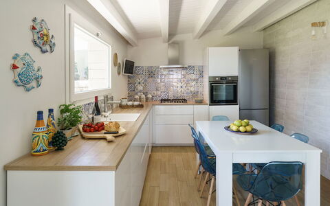 Villa Plemmirio: Meubles, Cuisine, Comptoir, Design Intérieur, Sol, Appareil De Cuisine, Principaux Appliance, Bois, Sol, Cabinetry