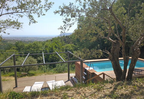 Villa Di Confine: Plante, Ciel, Communauté Des Plantes, Arbre, Ombre, Végétation, Piscine, Lot Terre, Herbe, Loisir