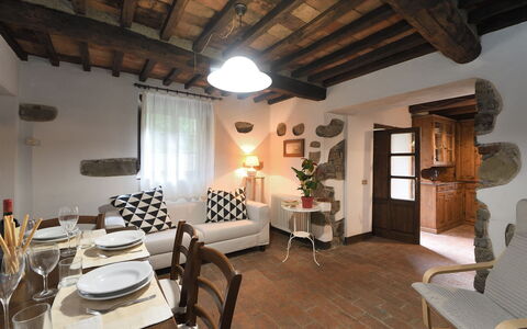 Villa Del Mulino: Meubles, Propriété, Table, Plante, Chaise, Plante D'Appartement, Design Intérieur, Cadre, Bois, Vaisselle