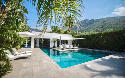 Terrasini Luxury Villa: Ciel, L'Eau, Propriété, Plante, Bâtiment, Piscine, Bleu Azur, Nuage, Mobilier De Jardin, Ombre