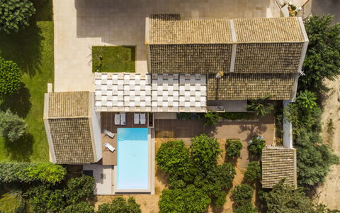 Villa Terrenove: Propriété, Plante, Bâtiment, Design Urbain, Fenêtre, Herbe, Condominium, Bois, Zone Résidentielle, Brique