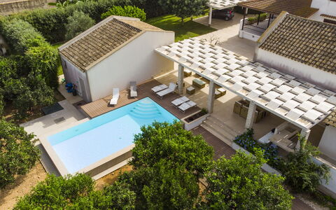 Villa Terrenove: Bâtiment, Propriété, Design Urbain, Arbre, Plante, Zone Résidentielle, Façade, Condominium, Toit, Immobilier