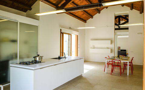 Villa Terrenove: Propriété, Bois, Design Intérieur, Architecture, Sol, Sol, Bâtiment, Fenêtre, Mur, Salon