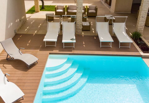 Villa Terrenove: L'Eau, Propriété, Bâtiment, Piscine, Mobilier De Jardin, Rectangle, Bois, Loisir, Sol, Plante