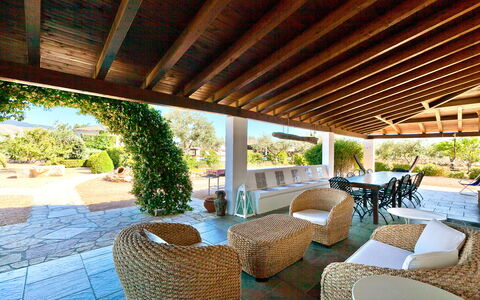 Villa Castellammare: Plante, Propriété, Ombre, Table, Chaise, Design Intérieur, Mobilier De Jardin, Loisir, Immobilier, Chalet