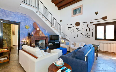 Villa Castellammare: Cadre, Meubles, Propriété, Canapé, Table, Confort, Fenêtre, Bleu Azur, Design Intérieur, Salon