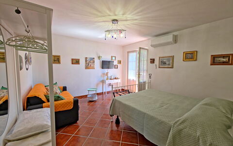 Casa Luigi: Meubles, Design Intérieur, Sol, Sol, Lit, Mur, Chambre, Plafond, Pièce, Bois