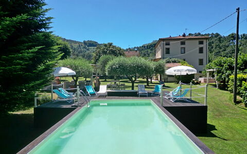 Villa L'antico Casale: L'Eau, Ciel, Plante, Propriété, Bâtiment, Arbre, Piscine, Ombre, Herbe, Loisir