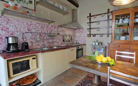 Villetta Verde: Propriété, Cabinetry, Comptoir, Étagère, Cuisine, Design Intérieur, Éclairage, Appareil De Cuisine, Rayonnage, Électroménager
