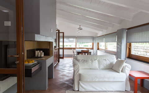 Villa Angelica: Meubles, Propriété, Bâtiment, Confort, Bois, Design Intérieur, Canapé, Cabinetry, Salon, Sol