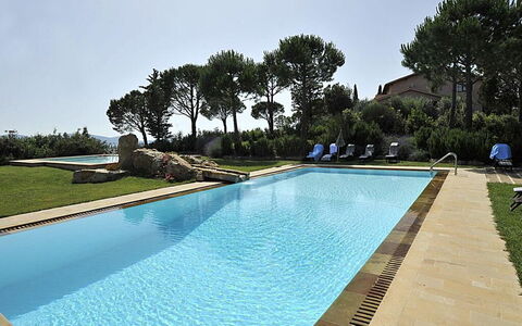 Maremma Retreat: L'Eau, Ciel, Plante, Propriété, Piscine, La Nature, Bleu Azur, Rectangle, Arbre
