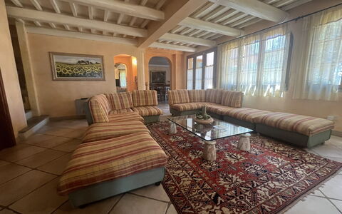 Maremma Retreat: Propriété, Meubles, Bâtiment, Cadre, Fenêtre, Bois, Salon, Maison, Design Intérieur, Salle
