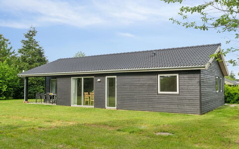 Dorreth - 3.2Km from the Sea: Bleu, Arbuste, Chalet, Couverture De Sol, Jardin, Biens, Ombre, Aménagement Paysager, Ferme, Eco Hôtel