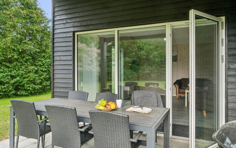 Dorreth - 3.2Km from the Sea: Bleu, Arbuste, Chalet, Couverture De Sol, Jardin, Biens, Ombre, Aménagement Paysager, Ferme, Eco Hôtel