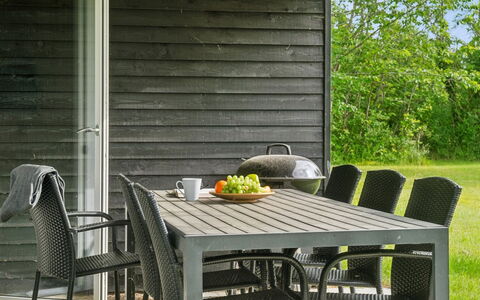 Dorreth - 3.2Km from the Sea: Bleu, Arbuste, Chalet, Couverture De Sol, Jardin, Biens, Ombre, Aménagement Paysager, Ferme, Eco Hôtel