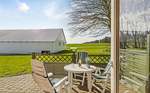 Kerrin - 1Km from the Sea: Meubles, Design Intérieur, Chaise, Sol, Table, Recours, Sol, Plafond, Pièce, Eco Hôtel