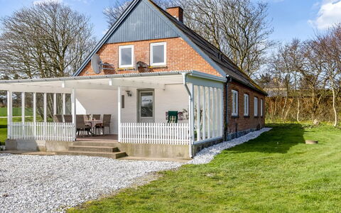 Kerrin - 1Km from the Sea: Meubles, Design Intérieur, Chaise, Sol, Table, Recours, Sol, Plafond, Pièce, Eco Hôtel
