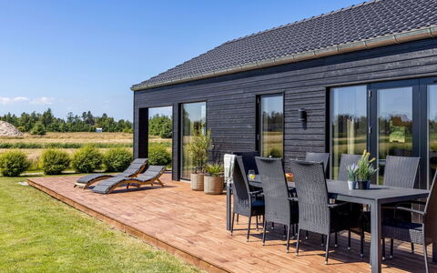 Syni - 450M from the Sea: Toit, Domicile, Porte, Chalet, Ombre, Siding, Cour, Biens, Arrière-Cour