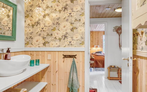 Ellinore - from the Sea: Design Intérieur, Sol, Meubles, Armoire De Toilette, Éclairage, Sol, Plafond, Pièce, Luminaire Plomberie, Salle De Bains