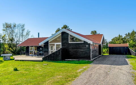 Persa - from the Sea: Herbe, Vert, Maison, Chalet, Prairie, Zone Rurale, Écorégion, Paysage, Lot Terre, Arbuste