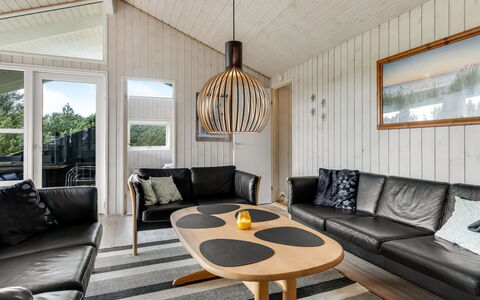 Juris - 950M from the Sea: Bois, Design Intérieur, Sol, Plafond, Éclairage, Sol, Luminaire, Parquet, Salon, Meubles