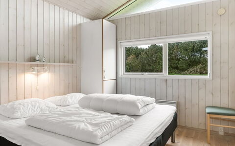 Juris - 950M from the Sea: Chambre, Lit, Bois, Literie, Drap De Lit, Plafond, Design Intérieur, Sol, Cadre De Lit, Domicile