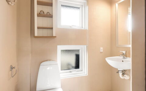 Juris - 950M from the Sea: Salle De Bains, Siège De Toilette, Mur, Toilette, Luminaire Plomberie, Sol, Design Intérieur, Sol, Pièce, Plomberie