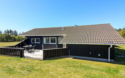 Juris - 950M from the Sea
