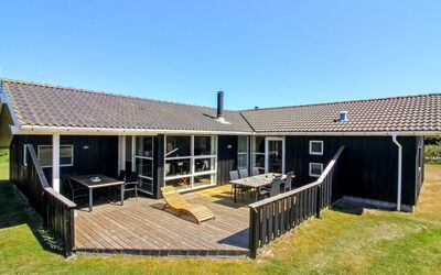 Juris - 950M from the Sea