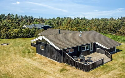 Juris - 950M from the Sea